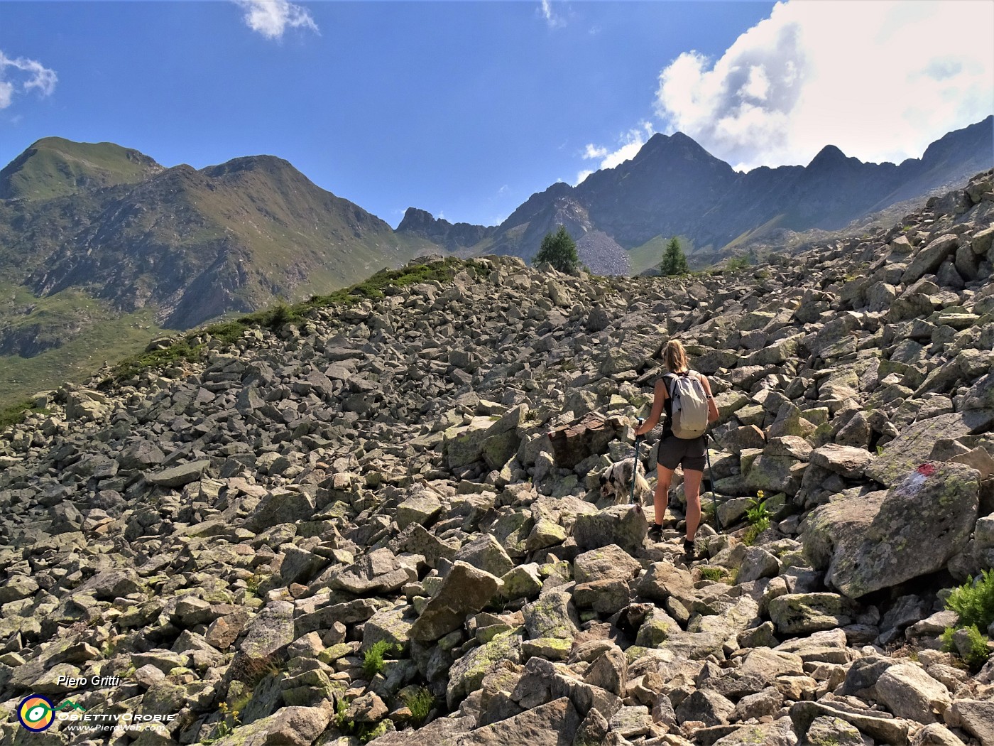 20 Breve passaggio su pietraia.JPG
